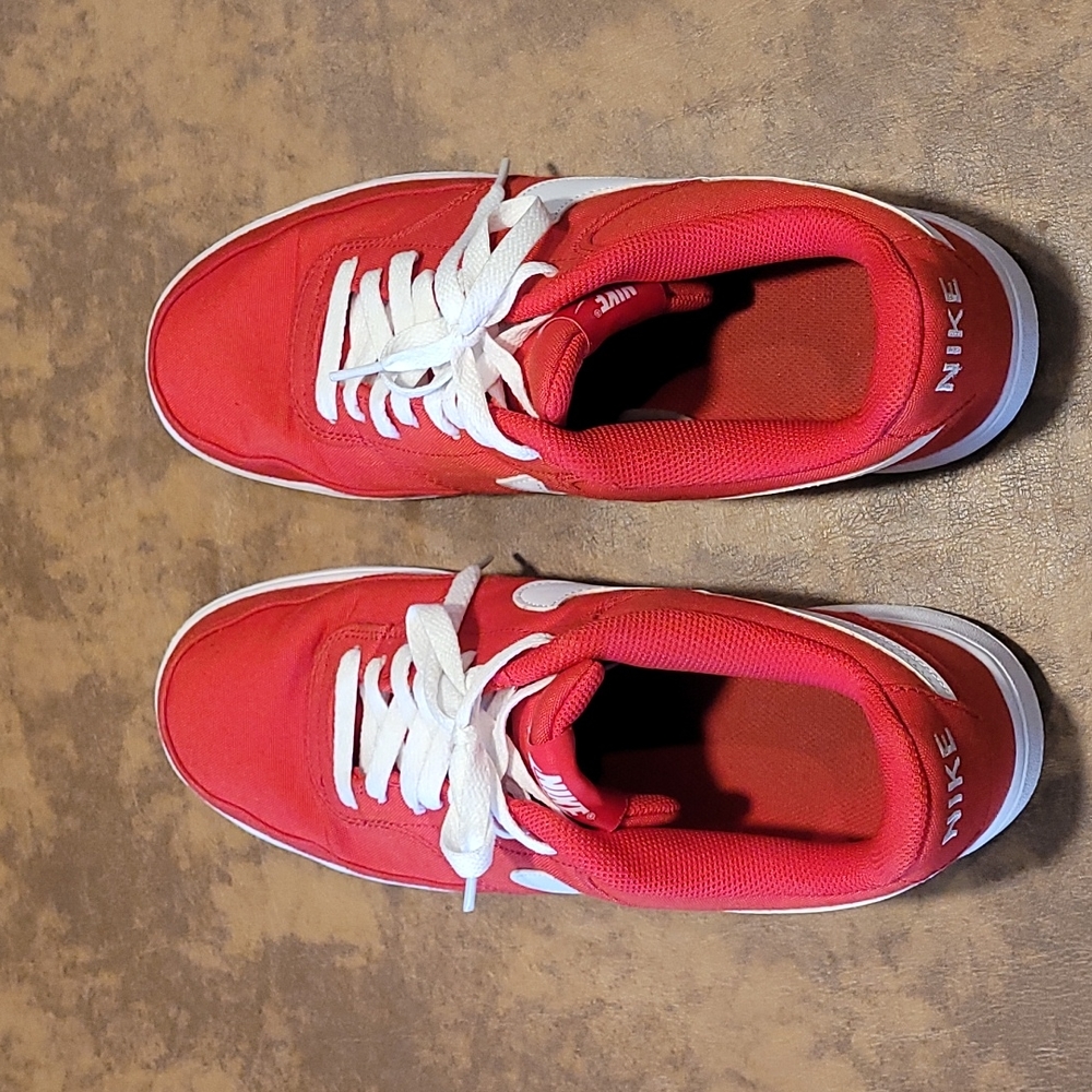 Men's Nike gym shoes